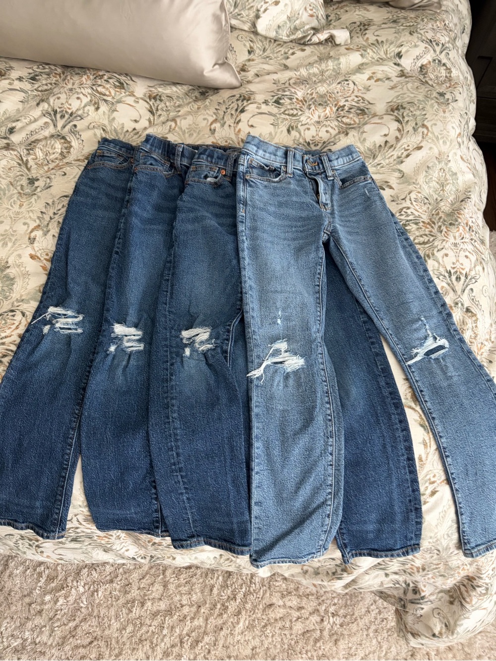 Boys Old Navy Slim Jeans with ripped style - 4 pairs